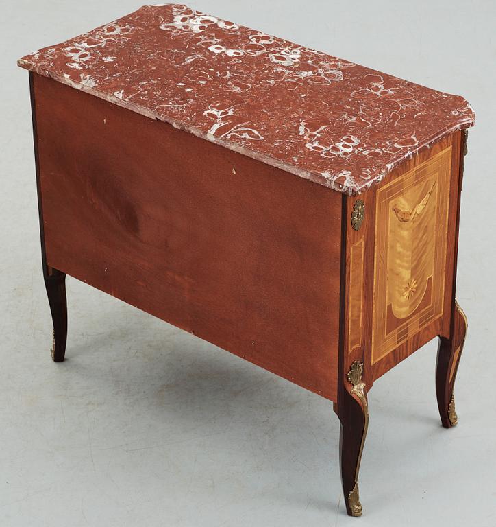 BYRÅ, gustaviansk stil, bär datering 1983.