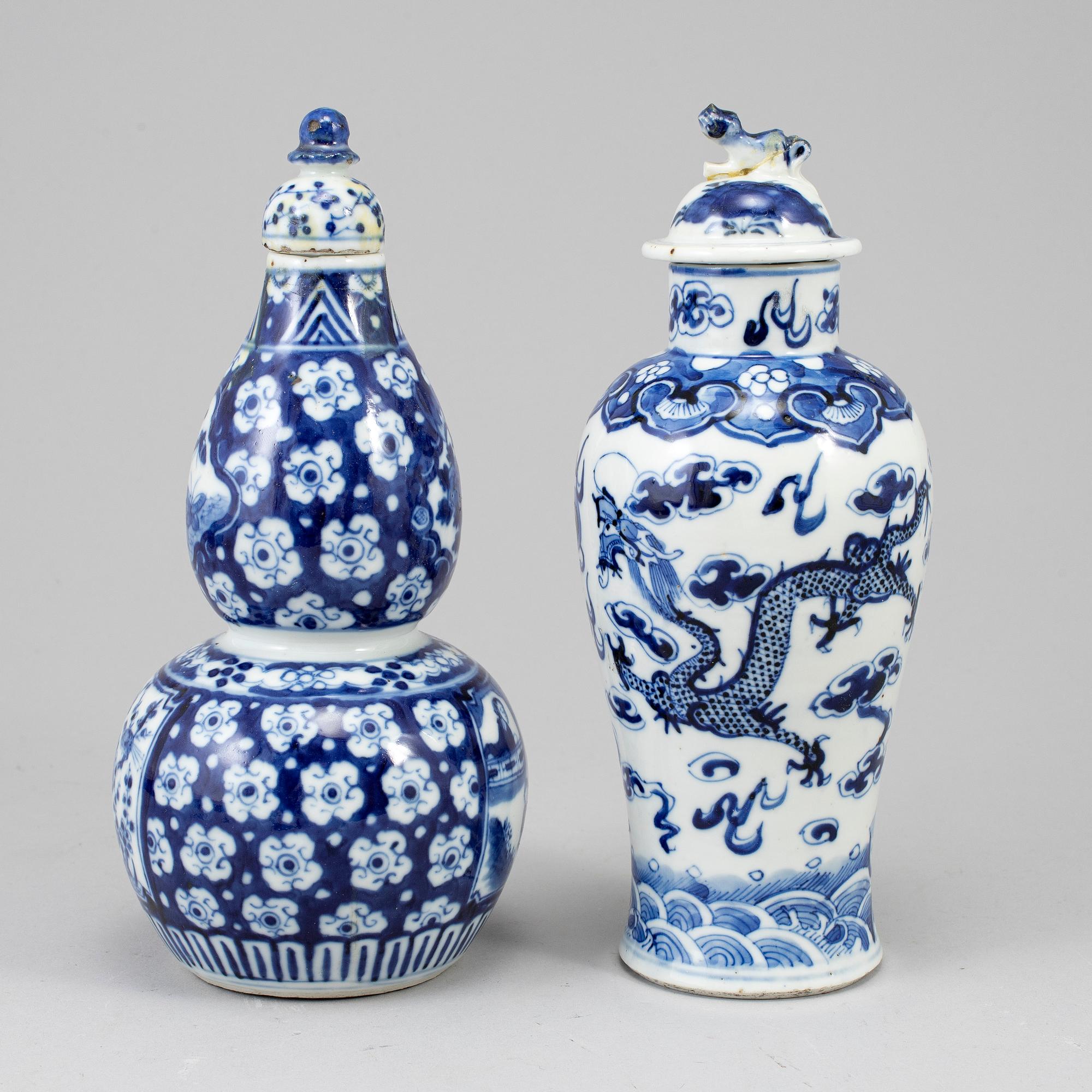 Two blue and white vases with covers, Qing dynasty, Qianlong (1736-95).