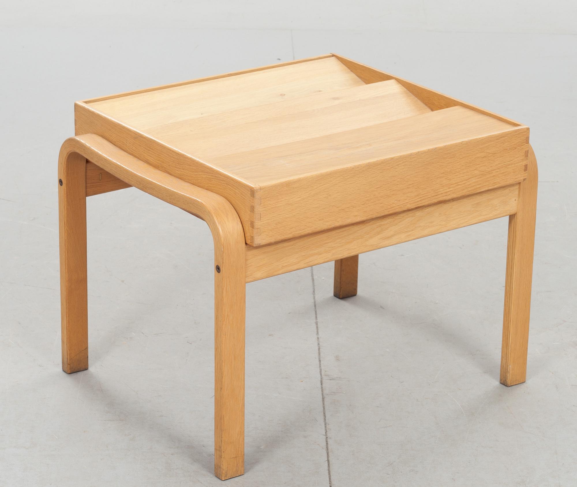 TIDSKRIFTSBORD, design Yngve Ekström, Swedese.