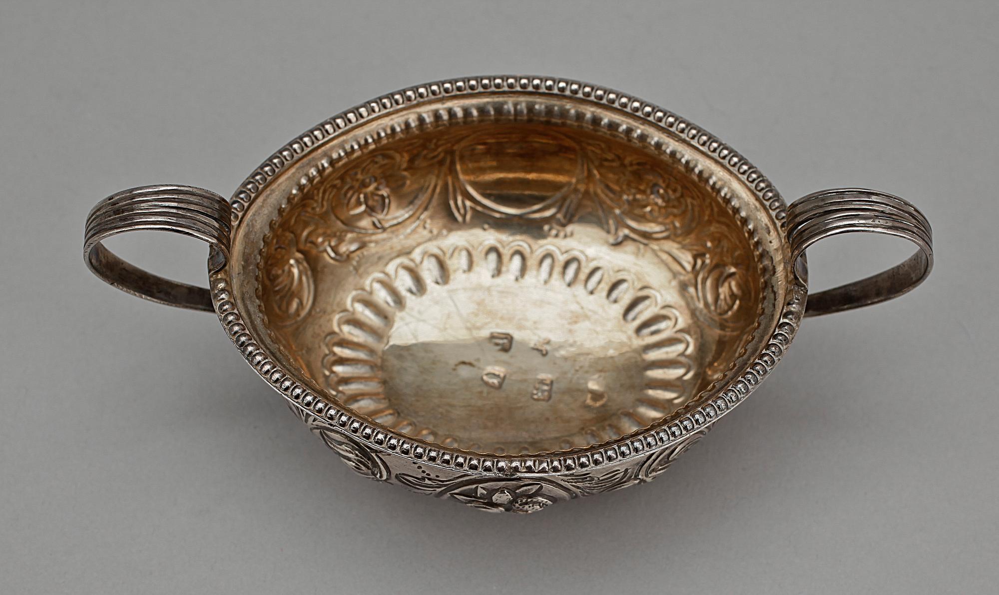 SKÅL, silver, otydlig mästarstämpel, 1783-84, London. Vikt ca 75g.