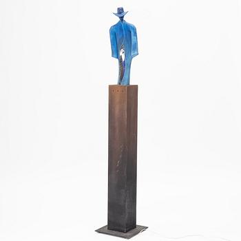 Kjell Engman, skulptur, glas, "Man in trenchcoat", unik, Kosta Boda, signerad.