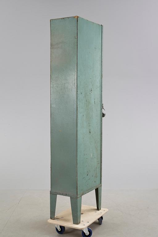 KLÄDSKÅP, industrimodell, 1950-tal.