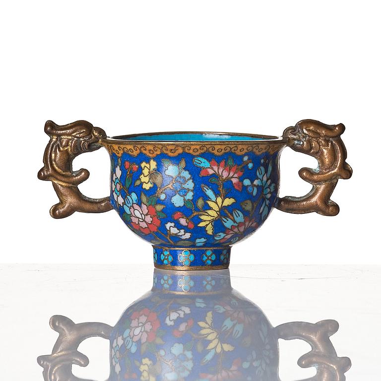 A Chinese cloisonné cup, Qing dynasty, 19th Century.