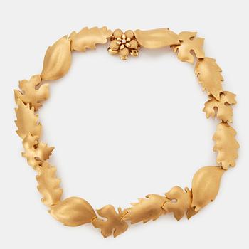 1028. Ole Lynggaard collier 18K guld och en rund briljantslipad diamant.