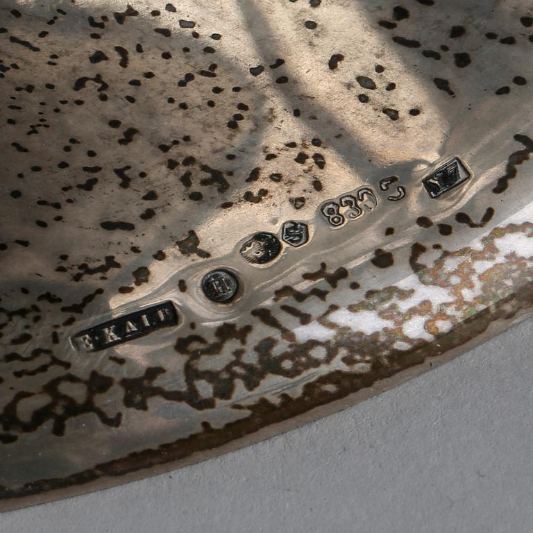 ERIC KALB, skål på fot, silver, Halmstad 1925, svenska importstämplar. Vikt c:a 790 g.