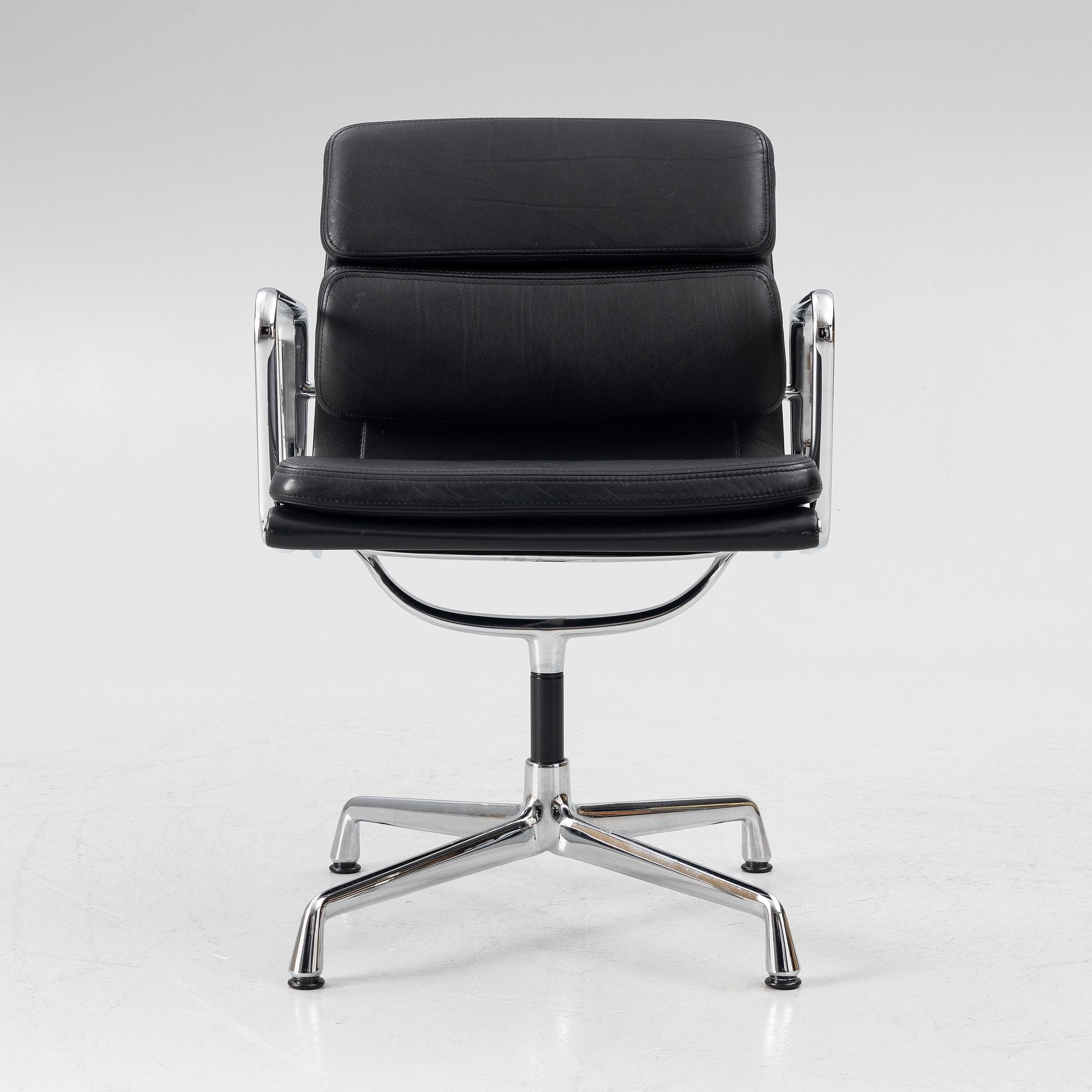 Charles & Ray Eames, a 'Soft Pad Chair EA217', Vitra.