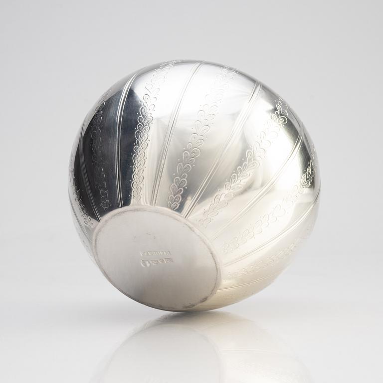 Vase, silver, W.A. Bolin, Stockholm 1943.