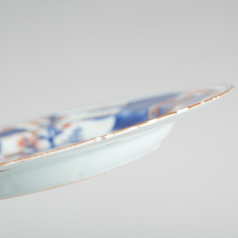 TALLRIKAR, 2 st samt MUGG, porslin, Kina, 1700-tal.