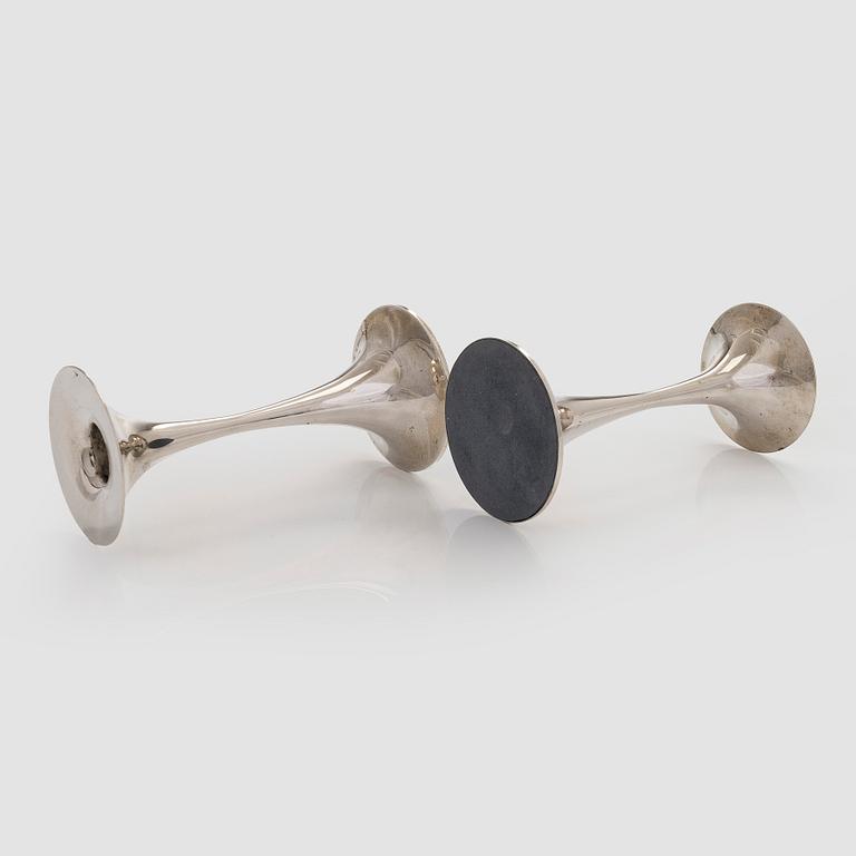 Tapio Wirkkala, ljusstakar, ett par, silver, "Trumpetti", Kultakeskus, Tavastehus 2001.