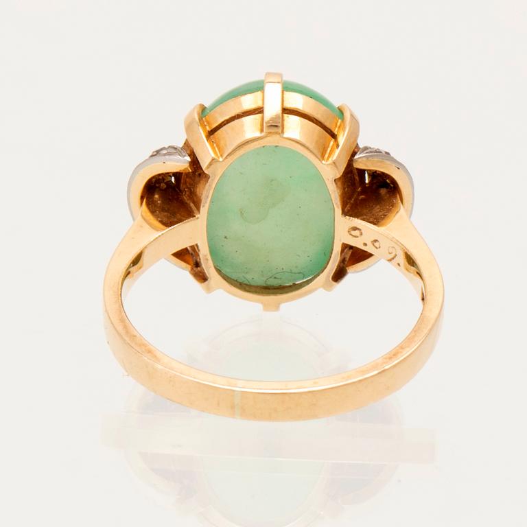 Börje Löfgren, ring in 18K white and red gold with an oval cabochon-cut jadeite and single-cut diamonds, Stockholm 1964.