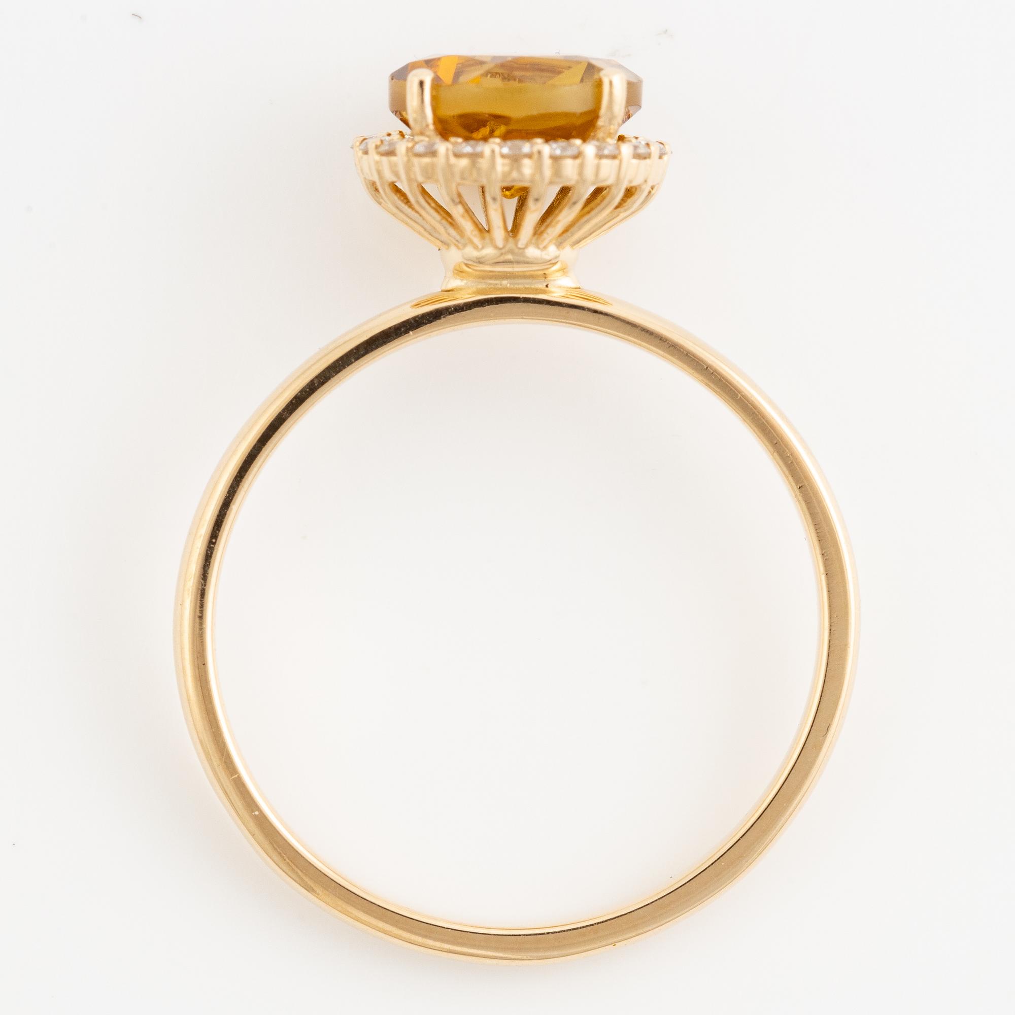 Ring 14K vitguld med orange turmalin och briljantslipade diamanter.