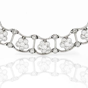 HALSBAND, med briljantslipade diamanter, totalt ca 6,58 ct.