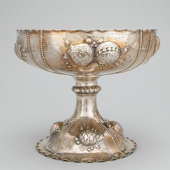 UPPSATSSKÅL, silver, C G Hallberg, Stockholm, 1910. Vikt ca 663 gram.