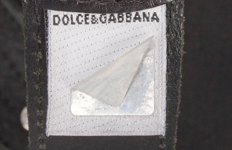 BÄLTE samt SJAL, Dolce & Gabbana.