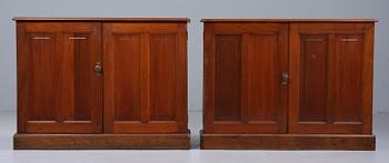 APOTEKSSKÅP, 2 st, tidigt 1900-tal.