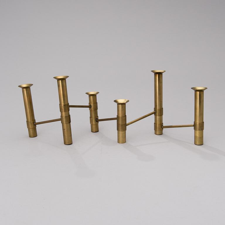 TAPIO WIRKKALA, KANDELABER i mässing, serieljusstake NonStop, Hopeakeskus, 1970-tal.