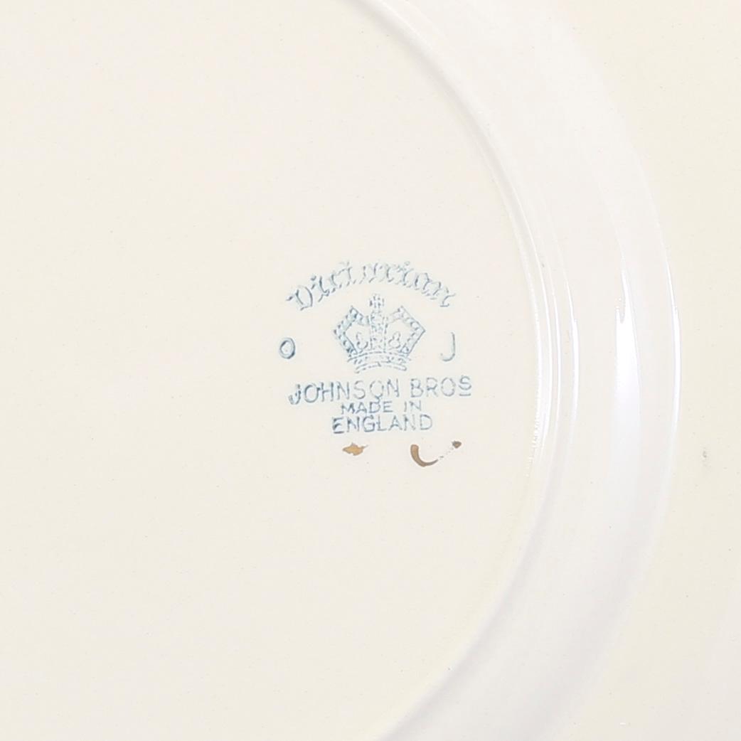 SERVIS, 33 delar, porslin, "Victorian", Johnson Bros, England, 1900-talets andra kvartal.