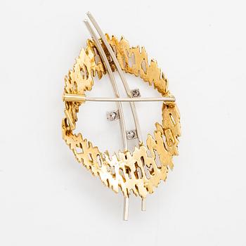 Brosch, 18K guld och diamanter ca 0.09 ct tot.