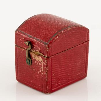 Presentation ring, King Gustav III, gold, silver, rose-cut diamonds, glass.