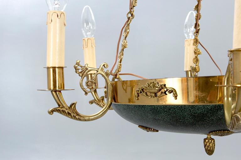 Taklampa empire-stil 1900-talets mitt.
