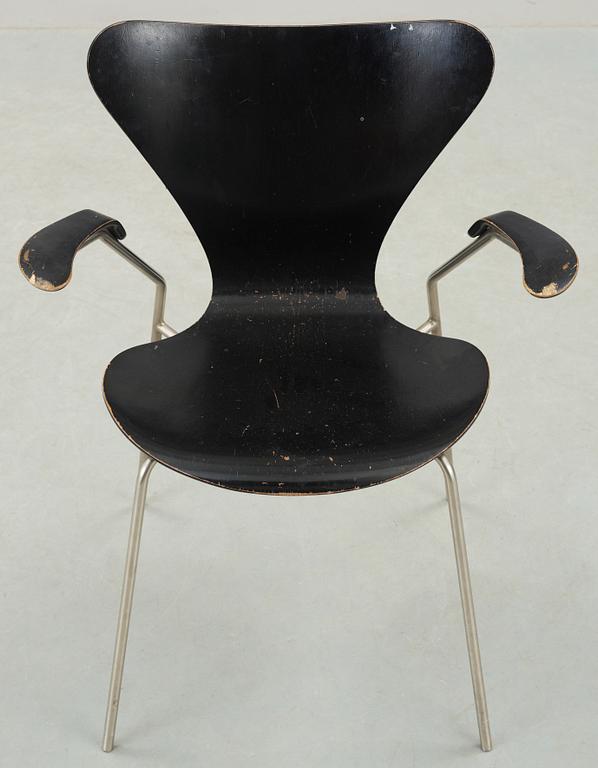 KARMSTOL, "3107/Sjuan", Arne Jacobsen för Fritz Hansen, Danmark, formgiven 1955.