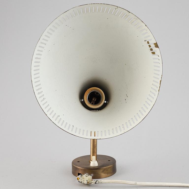 HANS BERGSTRÖM, a brass wall light from Ateljé Lyktan, 1940's/50's.