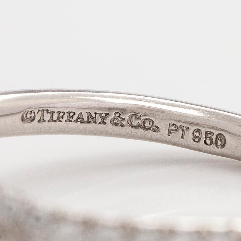 Tiffany & Co, Ring, "Soleste Cushion-cut Double Halo", platina och diamanter.