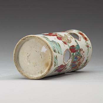 PERUKVAS, porslin. Sen Qing dynasti.