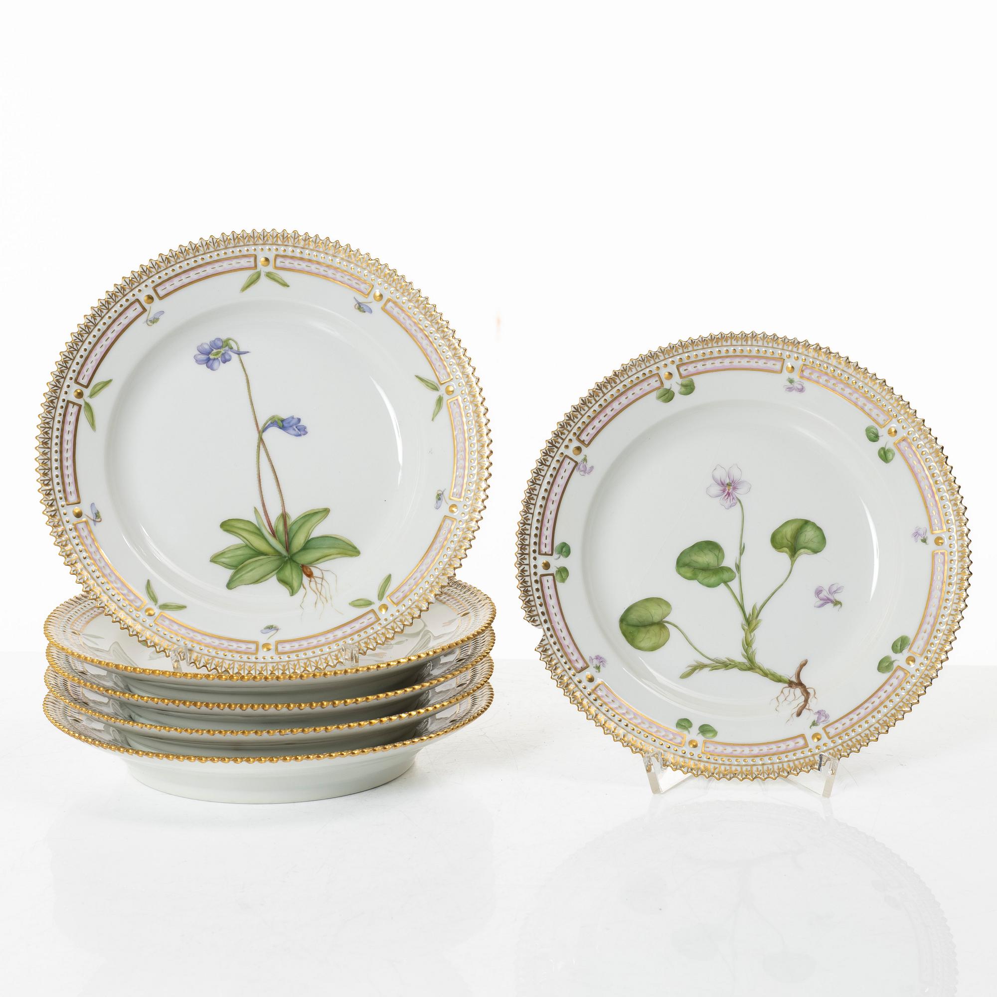 A set of five (+1) Royal Copenhagen 'Flora Danica' dishes, Denmark, 20th century.