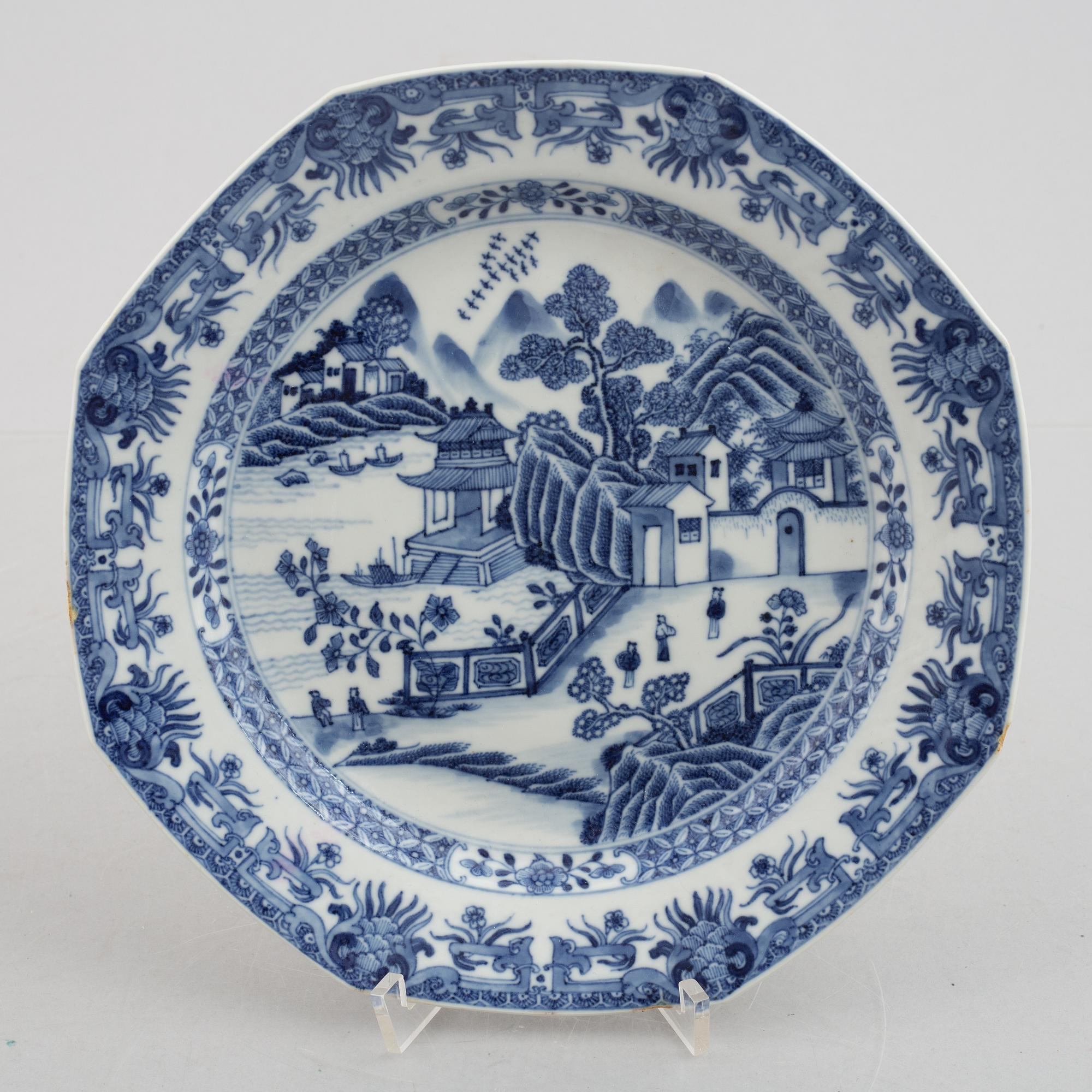 A group of six blue and white dishes, Qing dynasty, Qianlong (1736-95).