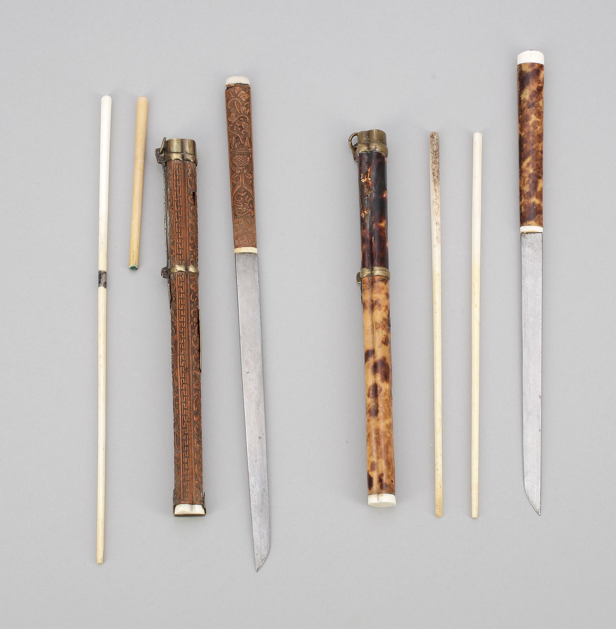 RESEBESTICK, 2 st, trä, ben och mässing, Japan, 1900-talets första hälft.