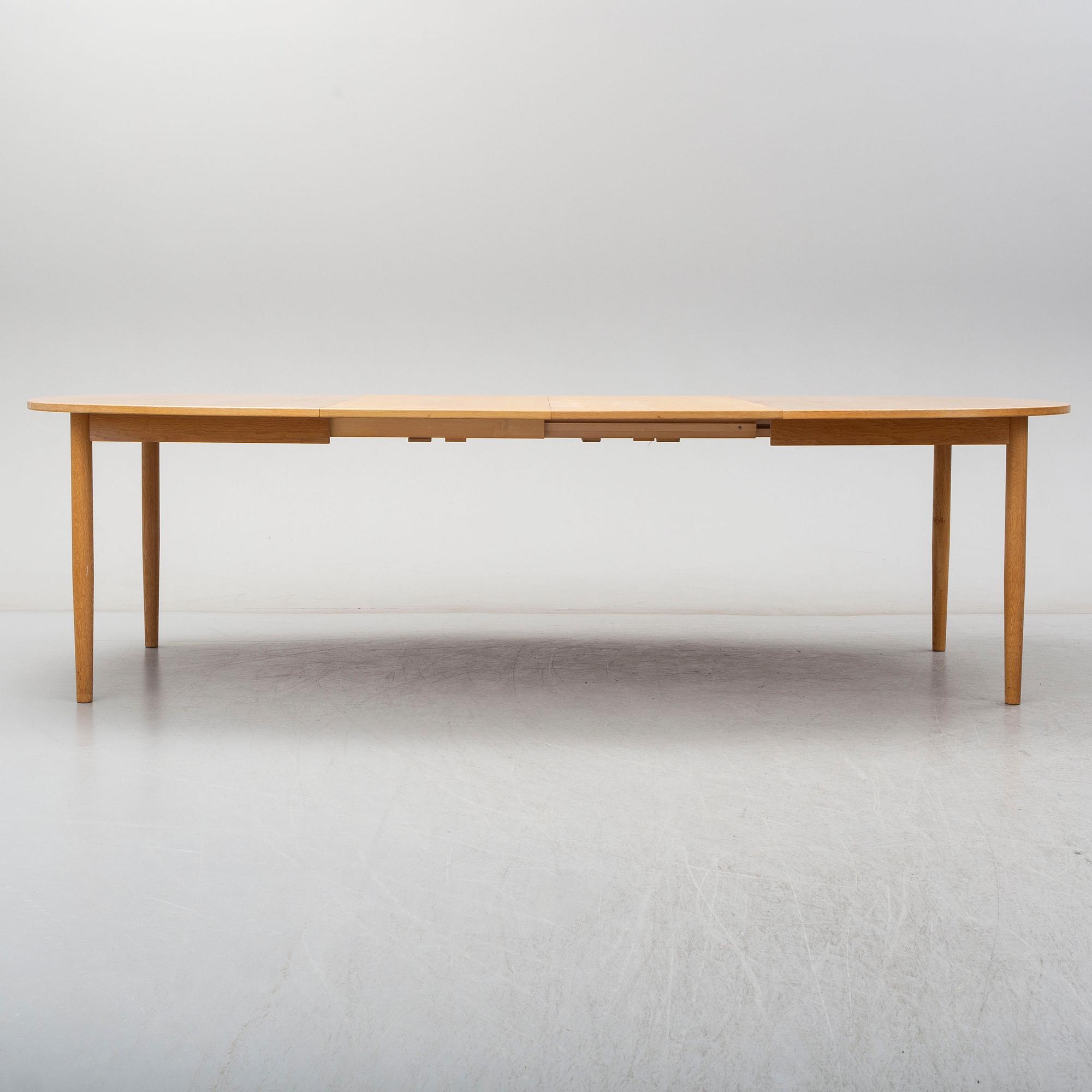 EDVARD KINDT-LARSEN, dining table and four chairs, Säffle Möbelfabrik, 1960s. 2 leaves included.