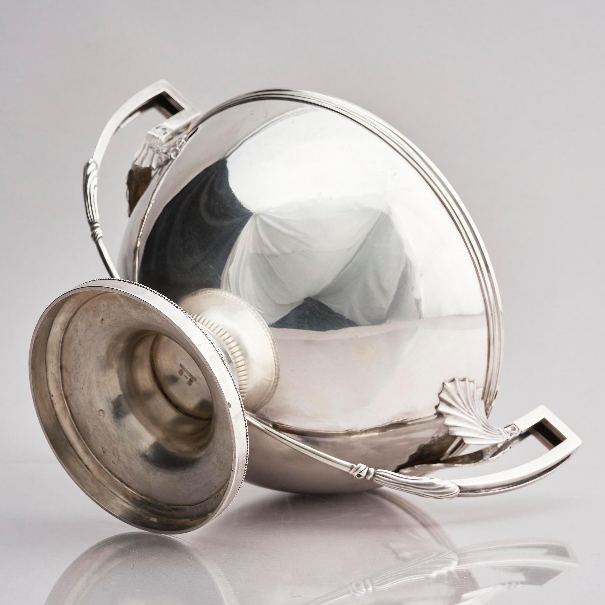 A Swiss silver tureen with lid, mark of Bossard & Sohn, 20th Century.