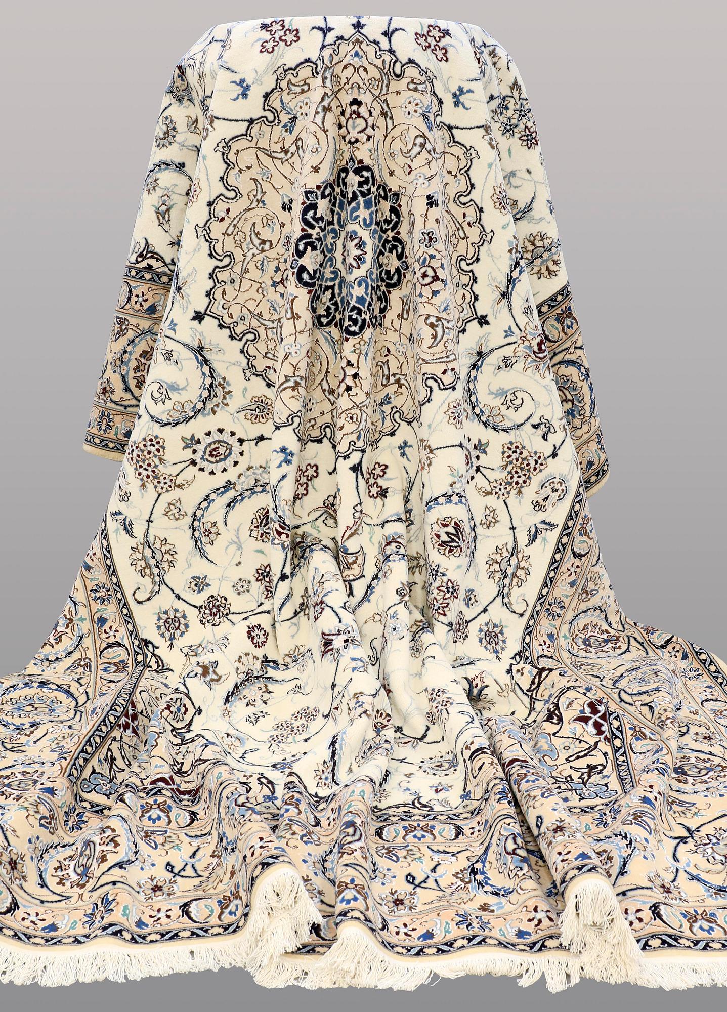 MATTA, Nain part silk, s.k 9LAA, ca 407 x 300 cm.