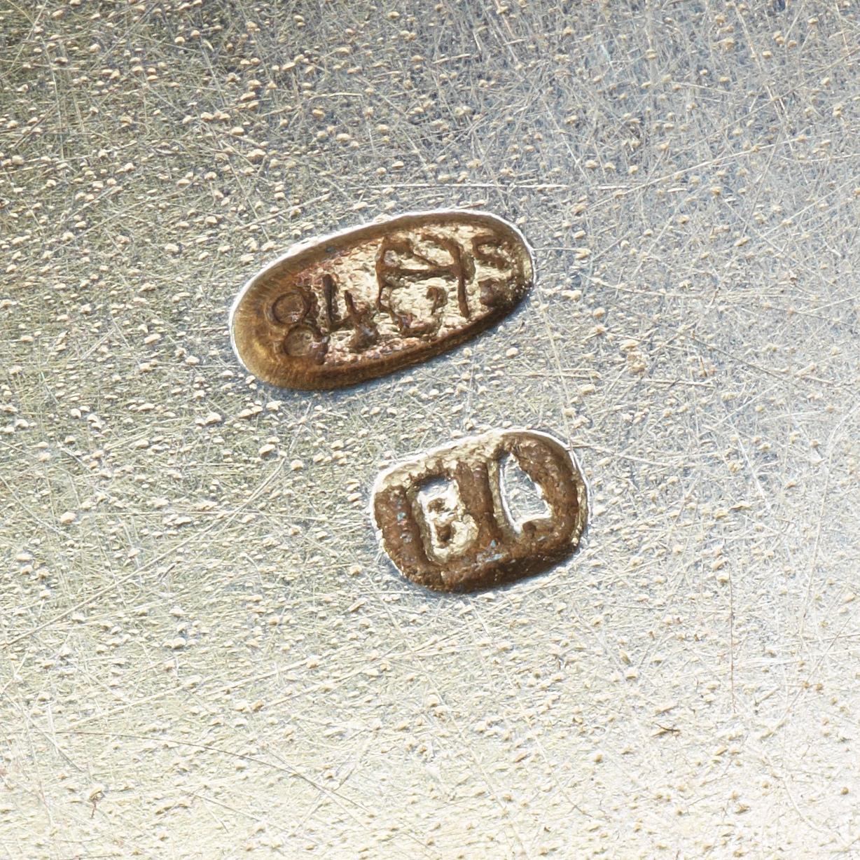 A Russian early 20th century parcel gilt snuff-box, marks of Wasilij Agafonow, Moscow 1899-1908.