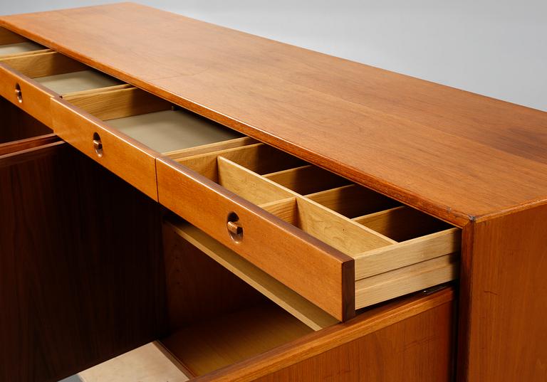 SIDEBOARD, Skaraborgs Möbelindustri, omkring 1900-talets mitt.