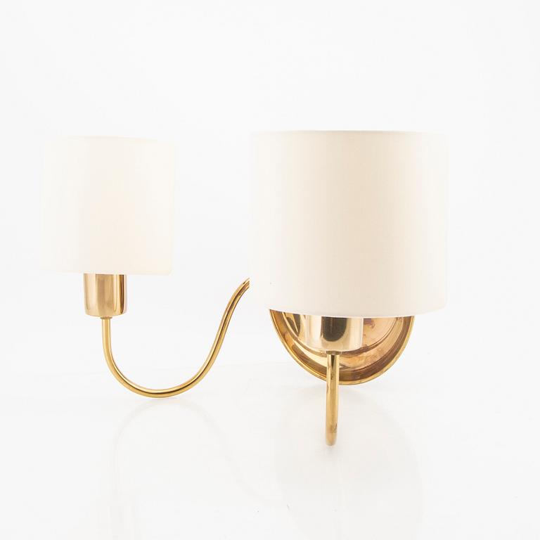 Josef Frank, a brass wall lamp model no 2565 firma Svenkt Tenn.