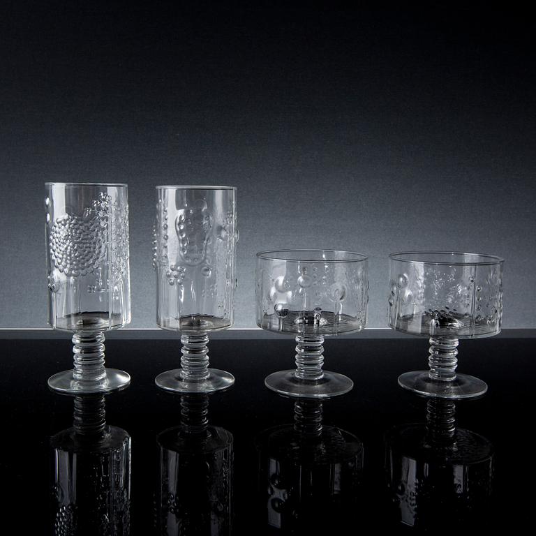 OIVA TOIKKA, a set of 14 Flora glasses.