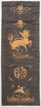 A Chinese emboridered silk chair cover, Qing dynasty, 19th century.