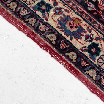 A carpet, antique, Meshad, circa 1920. 357 x 252 cm.