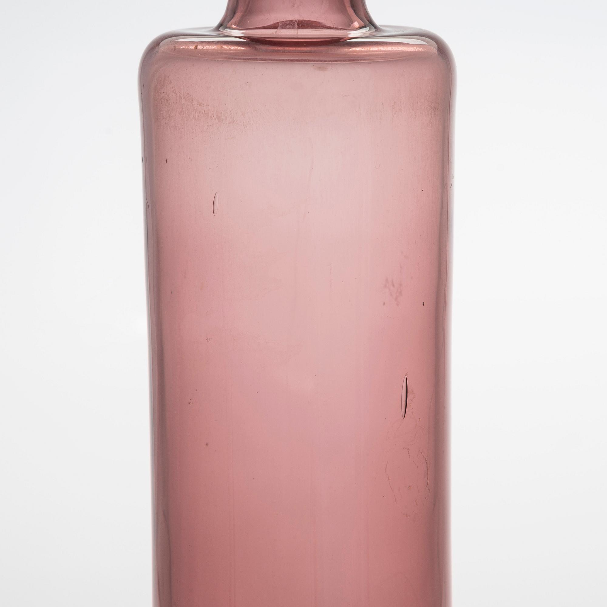 Nanny Still, a glass bottle signed Riihimäen Lasi O.Y Nanny Still.