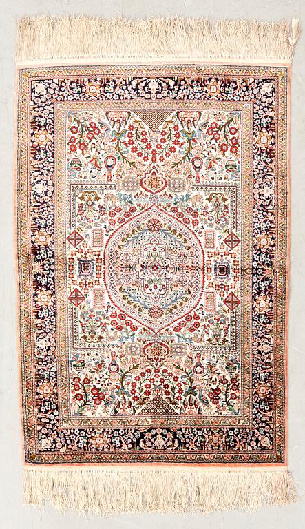 Matta Hereke silke ca 121x77 cm.
