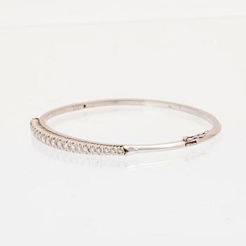 Stelt armband 18K vitguld med runda briljantslipade samt enkelslipade diamanter, Italien.