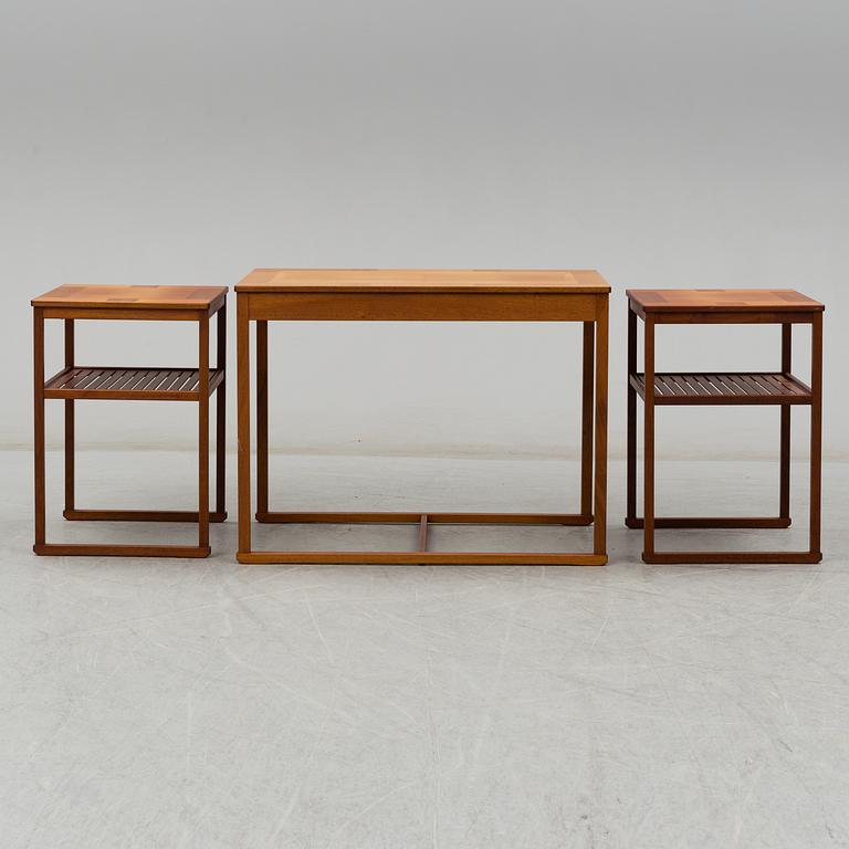 CARL MALMSTEN, a nest of three mahogany 'Släden' tables. Late 20th century.