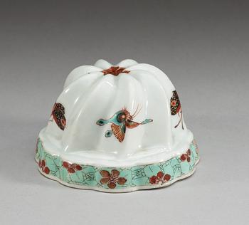 A dessert mould, Qing dynasty, Qianlong (1736-95).