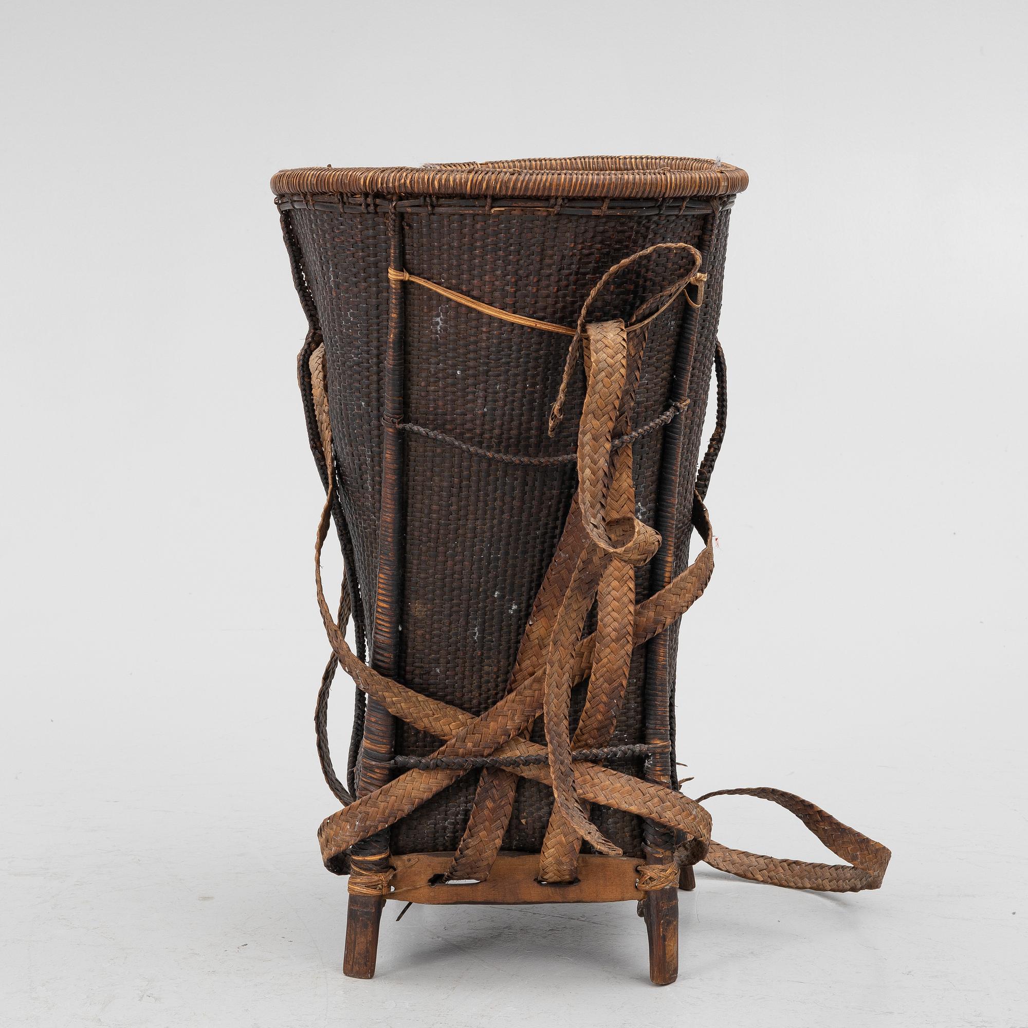 A Vietnamese basket, late 19th century around 1900.