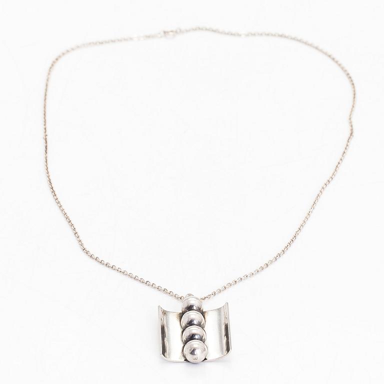 Elis Kauppi, A silver necklace. Kupittaan kulta, Turku 1964.