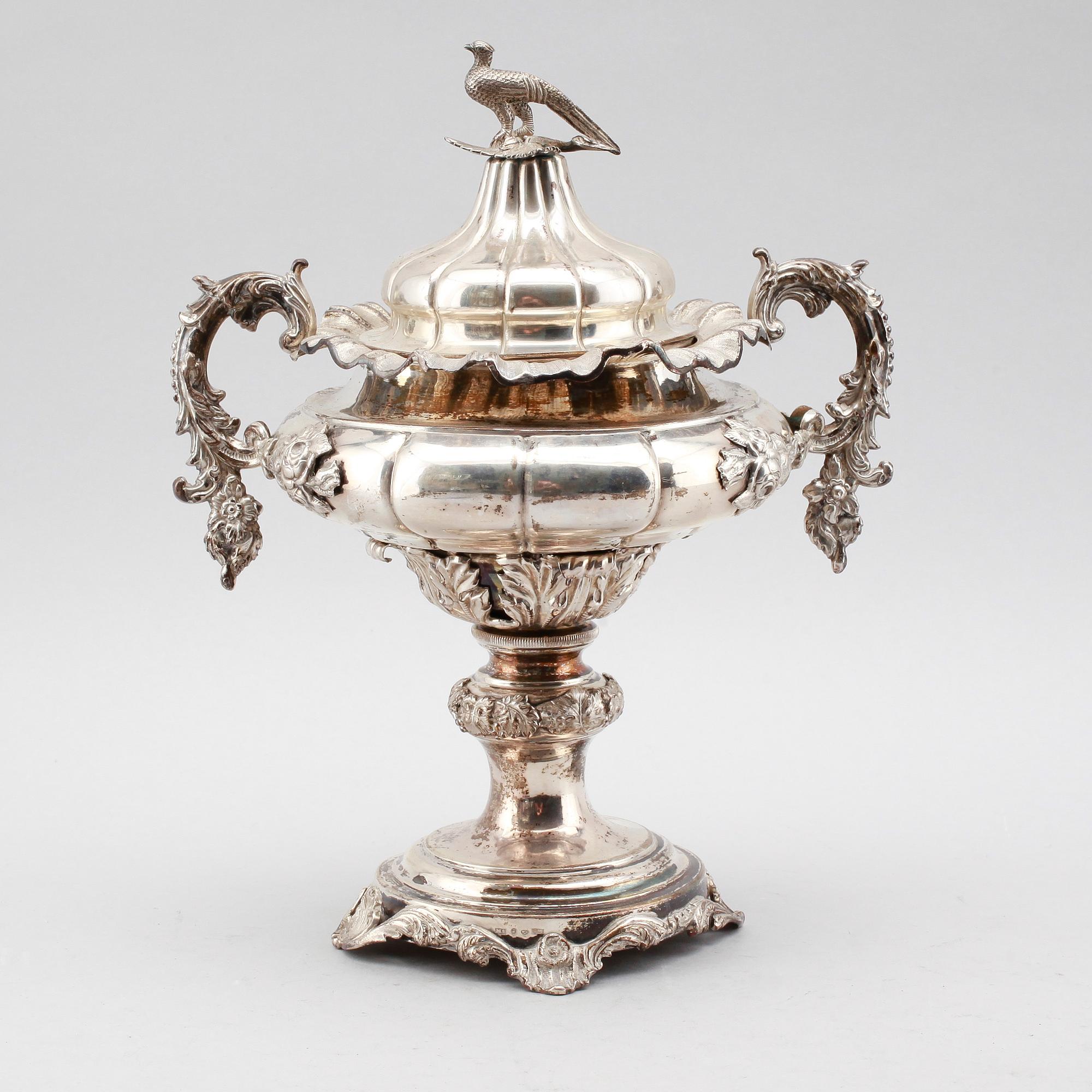 STRÖSOCKERSKÅL, silver, Gustaf Möllenborg, Stockholm 1842. Vikt ca 825 gram.