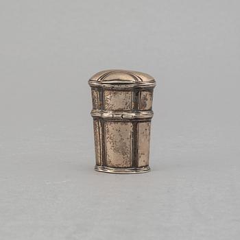 A silver snuff box, 18th century.