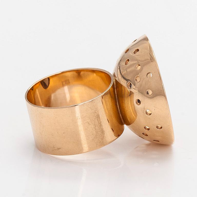 Sormus, savukvartsi, 14K kultaa, suunnittelu Li Helo, Westerback, Helsinki 1963.